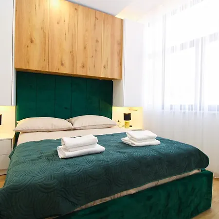 Old Town 2337 Пула