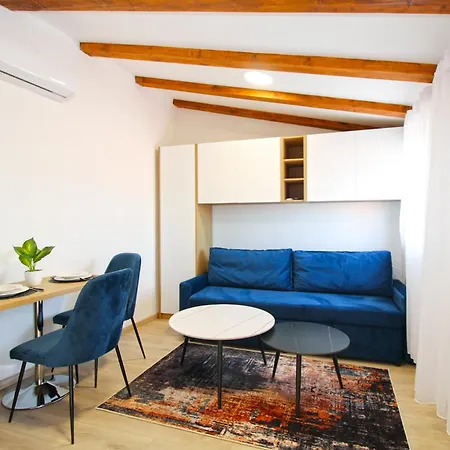 Apartment Old Town 2337