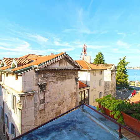 Lägenhet Old Town 2337 Pula