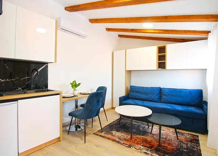 Old Town 2337 Пула